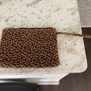 Leopard clutch